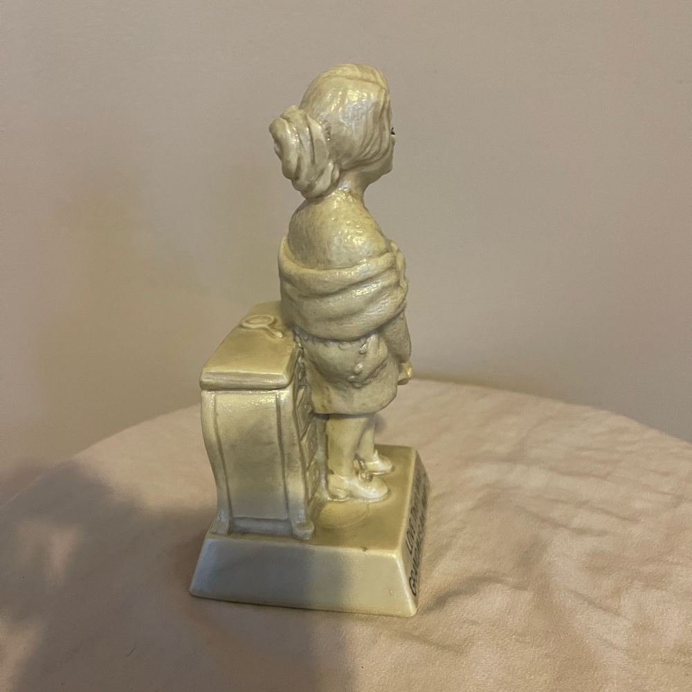 W&R Berries Co. Grandma and Child Figurine Love USA 1971 Rare Vintage Grammy - Picture 3 of 6